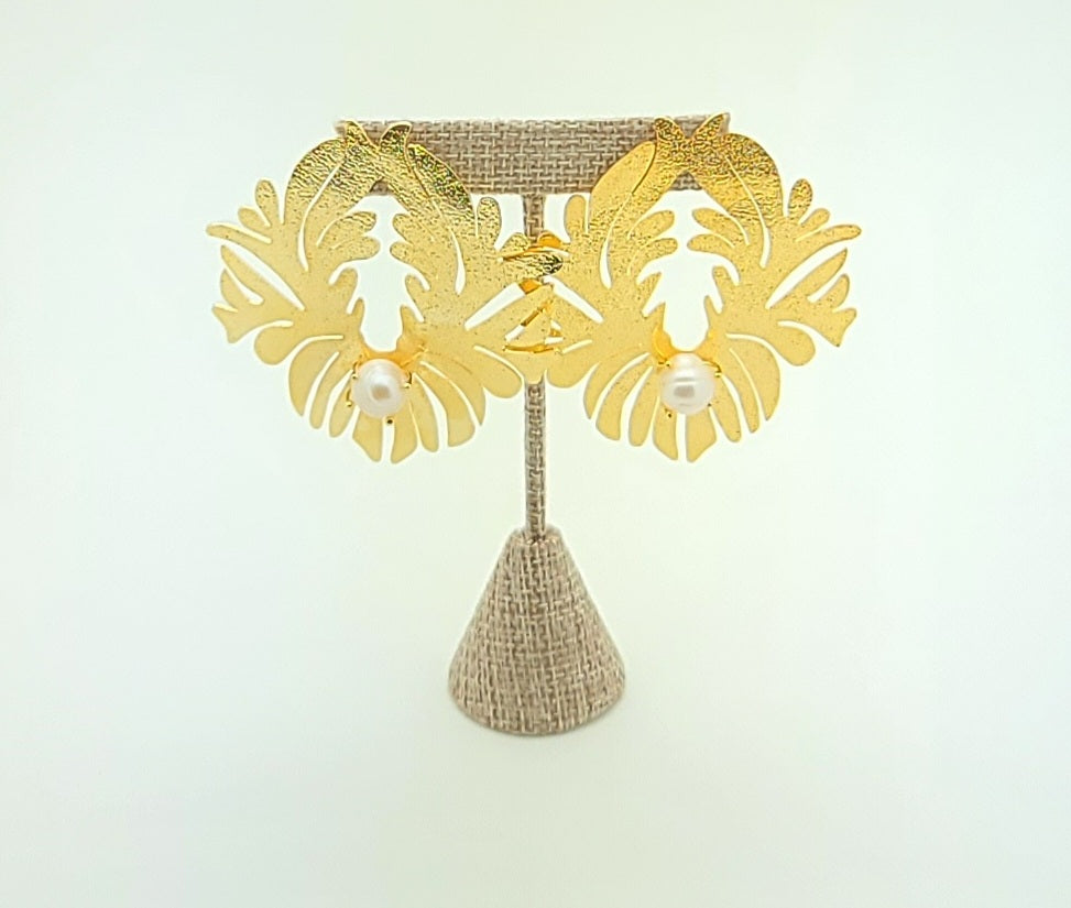 Acanthus Earrings (Pearl/Gold)
