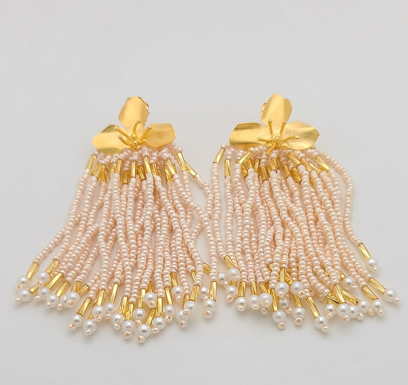 Three Petals Dangle Earrings (Pearl/gold)