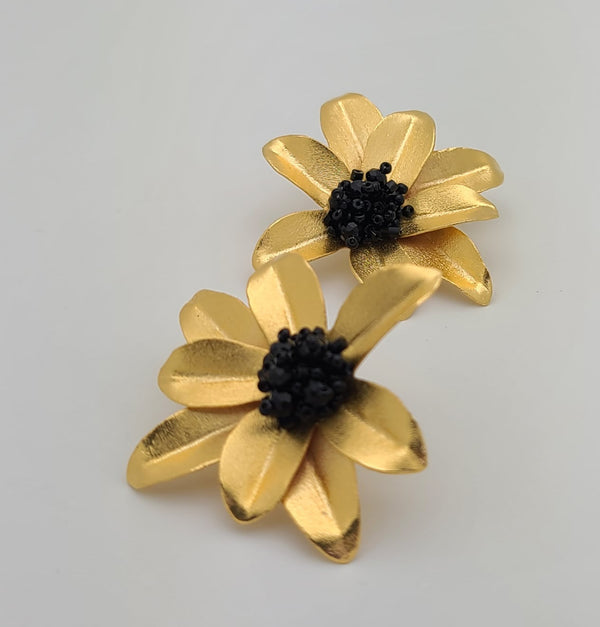 Marybeth Flower Earrings (Large/Black)