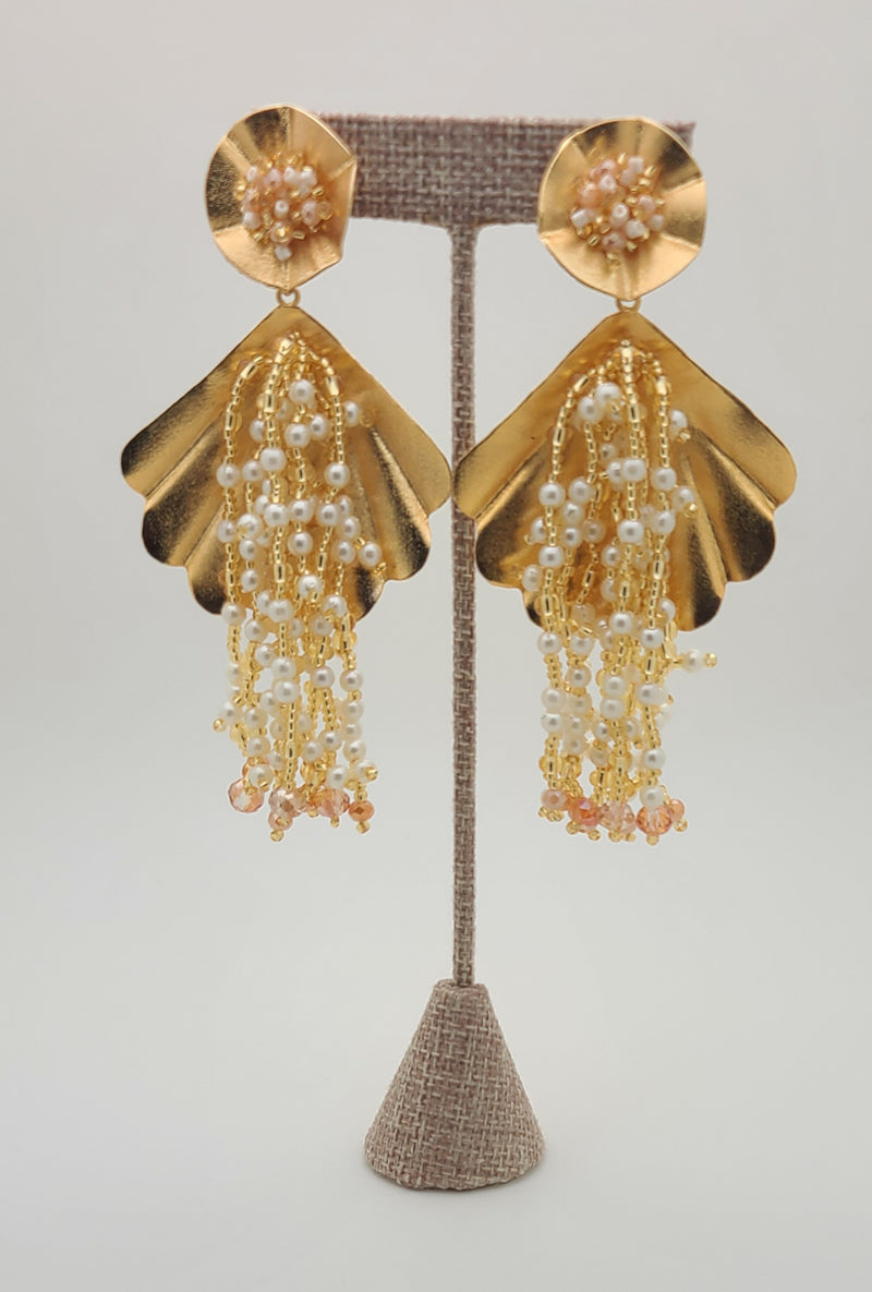 Dangling Beaded Shell Earrings ( Pearl/gold)