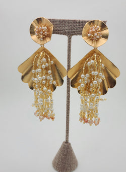 Dangling Beaded Shell Earrings ( Pearl/gold)